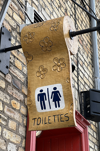 Toilet sign in Old Quebec